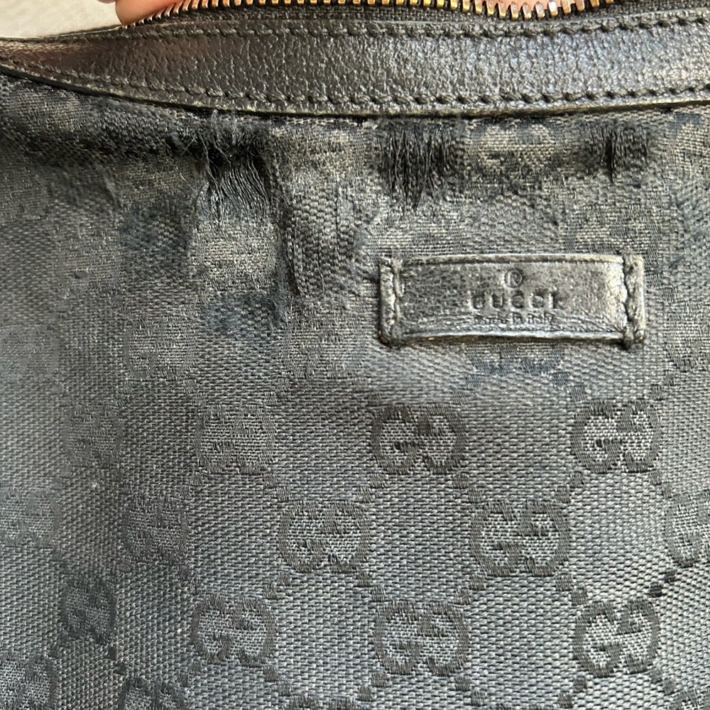 Gucci Black Monogram Bag with Embellished Bee - Picture 4 of 15